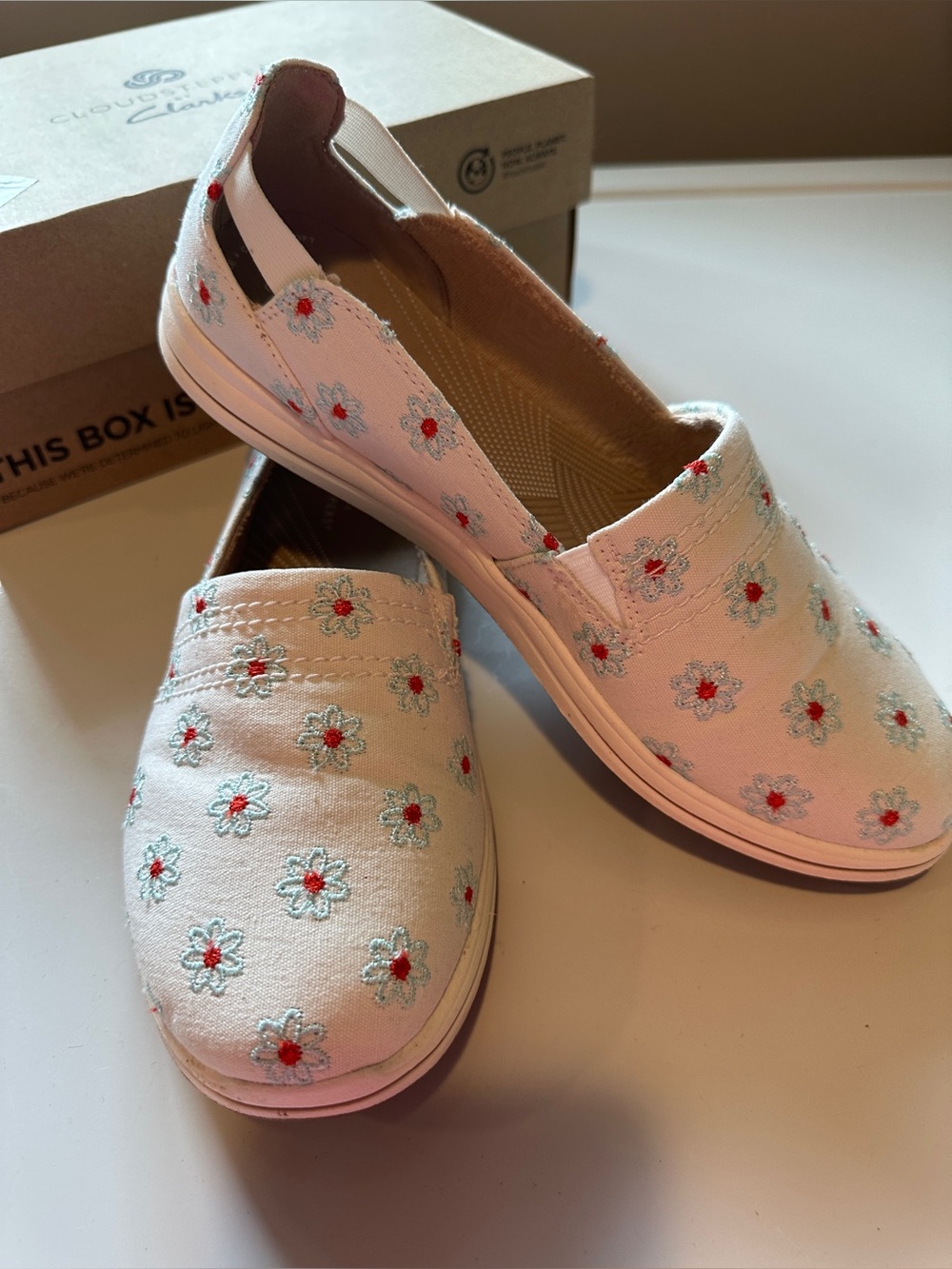 Clarks White Slip-On Sneakers with Blue and Red Daisy Embroidery